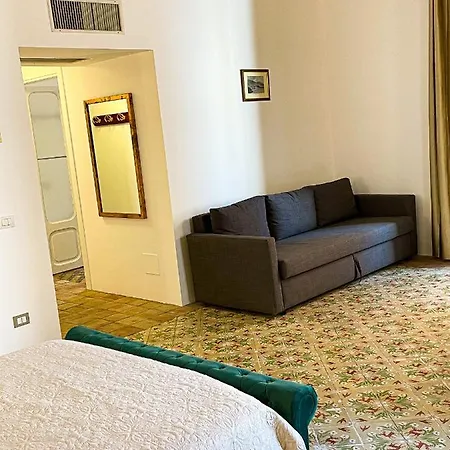 לינה וארוחת בוקר Faraglione ליפארי